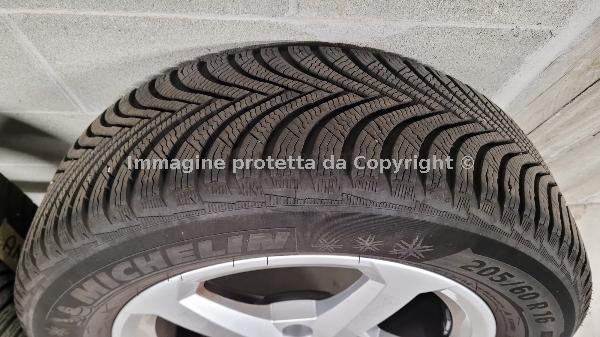 Audi Q2 ruote in lega originali invernali complete Immagine 4